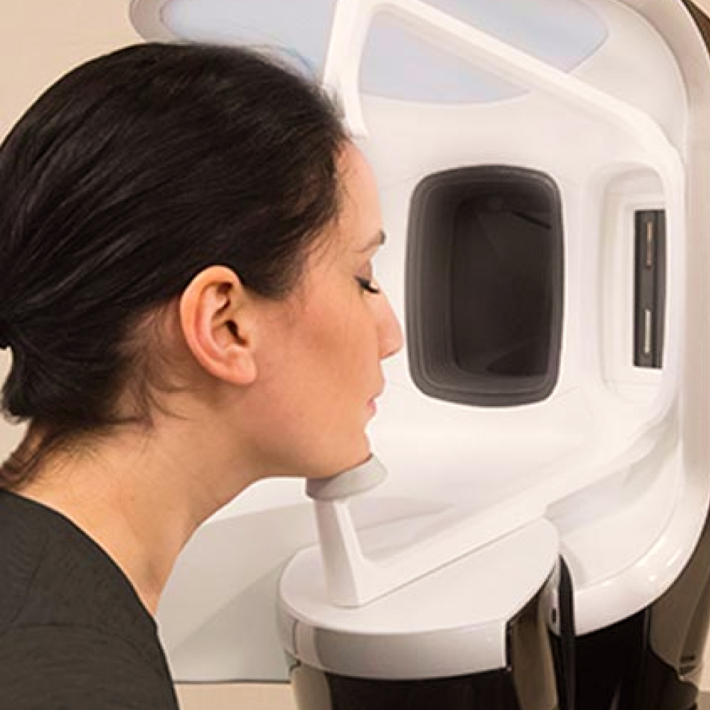 women resting her chin on the visia analysis machine